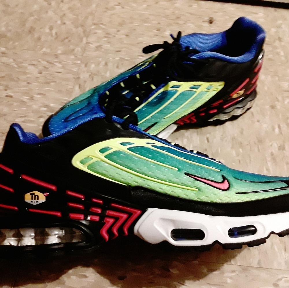 Shoes - Picture 2 of 5
